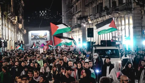epa12440500 People take part in a pro-Palestine demonstration in support at the Palestinian people and the Sumud Flotilla in Turin, Italy, 08 October 2025. EPA/TINO ROMANO