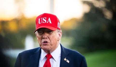 epa12433895 US President Donald Trump speaks to members of the media on the South Lawn of the White House after exiting Marine One in Washington, DC, USA, 05 October 2025. Unions representing hundreds of thousands of federal workers have asked a US judge to immediately prevent the Trump administration from carrying out mass firings during the government shutdown while they press a legal challenge. EPA/GRAEME SLOAN/POOL