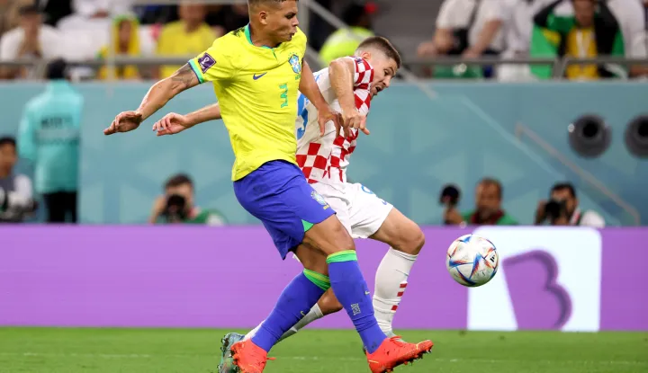 Al Rayyan, 09.12.2022. - Četvrtfinale SP-a Katar 2022 Hrvatska - Brazil na stadionu Education City. Na fotografiji Thiago Silva, Andrej Kramarić. foto HINA/ Damir SENČAR/ dk