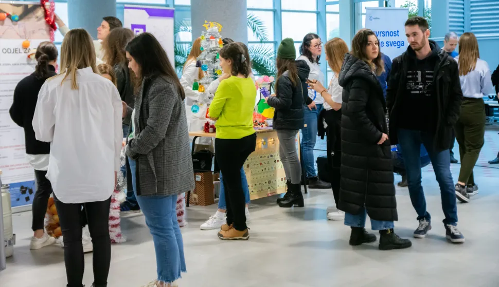 OSIJEK- 09.12.2022., FAZOS, 26. smotra i 3. digitalna Sveučili&scaron;ta Josipa Jurja Strossmayera u Osijeku, fakulteti, maturanti, studenti.Foto: Andrea Ilakovac