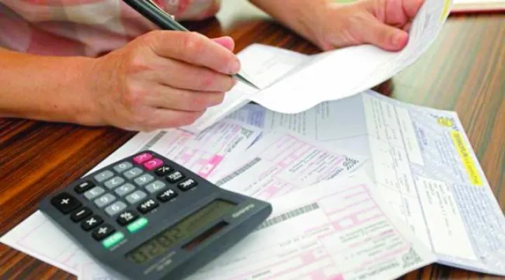 ?računi, reije, kalkulator, papiri------4xcolor osijek