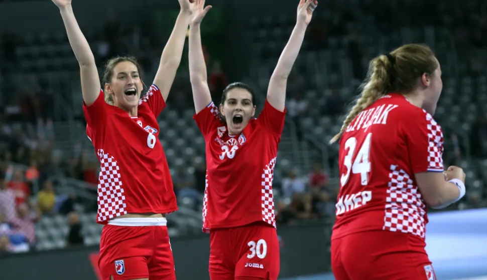 Zagreb, 23.10.2019 - Prijateljska utakmica ženskih reprezentacija Hrvatske i Njemačke u Areni Zagreb. Na slici hrvatske rukometa&scaron;ice slave zav&scaron;etak utakmice sa nerje&scaron;enim rezultatom 21 - 21.foto HINA/ Damir SENČAR/ ds