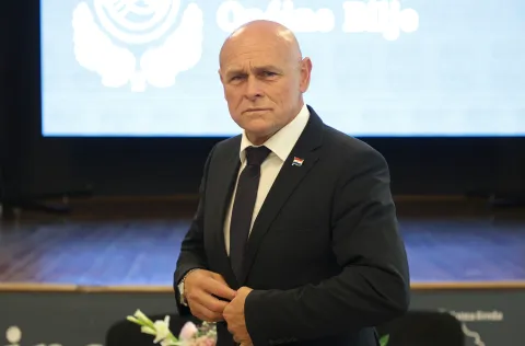 Grade i dvoranu za mlade žitelje