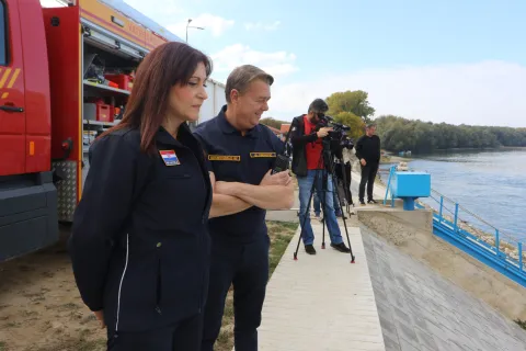 Aljmaš, 16. 10. 2025, Aljmaš, pristanište, Pokazna vježba Aljmaš 2025, -snage CZ-a.... Nataša Tramišak i Goran Ivanović Lac.snimio GOJKO MITIĆ