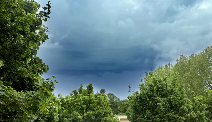 Osijek, 24. 04. 2025., oblaci, nevrijeme, kiša, tuča, vremenska prognoza, naoblaka, nestabilno vrijeme, slobodnjak, slobodnjaciSNIMIO BRUNO JOBST