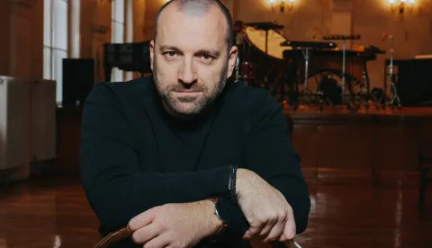 Kao najmlađi student kompozicije u povijesti Muzičke akademije u Zagrebu, Ivan Josip Skender (Varaždin, 1981.) već je na početku karijere privukao pozornost domaće i međunarodne scene.