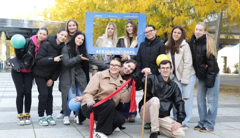 Osijek, 17. 10. 2025., Trg slobode, Dan ERASMUS, Dan ERASMUSA, ERASMUS+, Medicinska škola Osijek, vježbanje, mjerenje šećera, dijabetes, krvni tlak, mjerenje, tlakSNIMIO BRUNO JOBST
