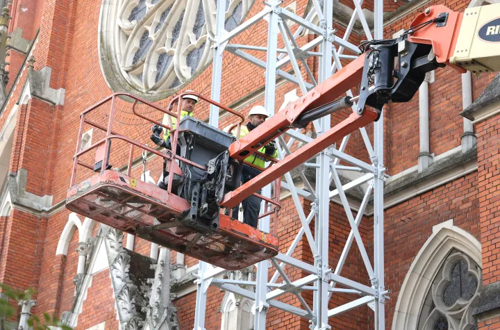 Osijek, 17. 10. 2025., Trg Ivana Pavla II, konkatedrala, temeljita obnova, obnova, prva potpuna obnova konkatedrale od izgradnje prije 120 godine, prva faza - krovište, skela, građevinska skela; ilustracijaSNIMIO BRUNO JOBST