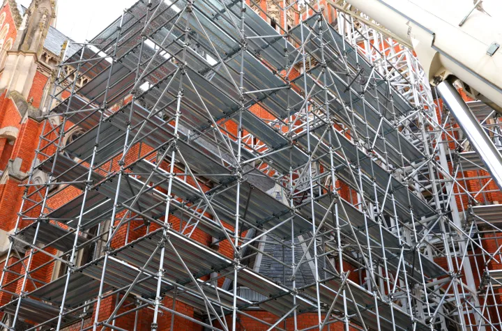 Osijek, 17. 10. 2025., Trg Ivana Pavla II, konkatedrala, temeljita obnova, obnova, prva potpuna obnova konkatedrale od izgradnje prije 120 godine, prva faza - krovište, skela, građevinska skela; ilustracijaSNIMIO BRUNO JOBST