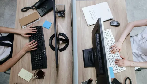 ured radnici kompjutor 