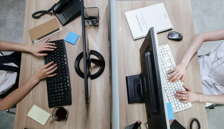 ured radnici kompjutor 