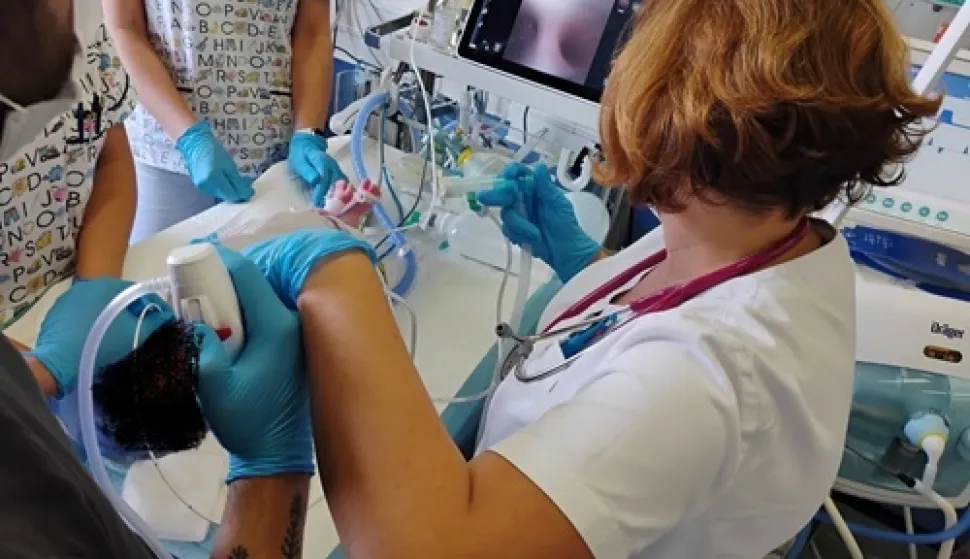 Bronhoskopska resekcija tumorske tvorbe dušnika novorođenčeta