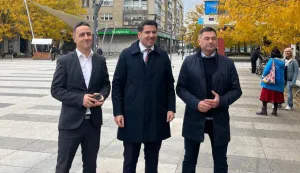 Nikola Grmoja u Osijeku, gdje je zajedno s gradskim vijećnikom prof. Željkom Požegom, održao konferenciju za medije na Trgu Slobode u Osijeku