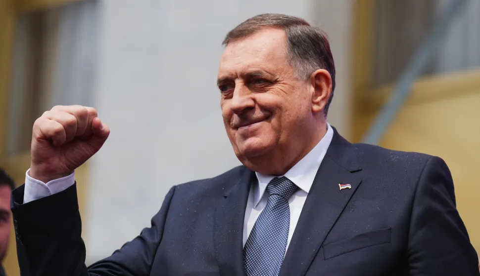 epa12285876 (FILE) President of Republika Srpska Milorad Dodik greets supporters in Banja Luka, Bosnia and Herzegovina, 26 February 2025 (re-issued 06 August 2025). The Central Election Commission of Bosnia and Herzegovina (CIK BiH) removed Milorad Dodik from his position as president of Republika Srpska on 06 August 2025. This decision followed an appeals court verdict that sentenced Milorad Dodik to one year in prison and a six-year ban on all political activities. The CIK decision is not yet final. EPA/NIDAL SALJIC