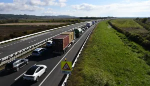 08.10.2025., Luzani - Jedna osoba je poginula, a nekoliko ih je ozlijeđeno u prometnoj nesreći koja se dogodila rano jutros na autocesti A3 kod mjesta Lužani. Na mjesto događaja odmah su upućene ekipe hitne medicinske pomoći, kao i helikopterska hitna pomoć. Policija je osigurala mjesto nesreće, a promet na toj dionici autoceste je preusmjeren. Photo: Ivica Galovic/PIXSELL