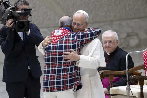 epa12461961 Pope Leo XIV attends the Jubilee of Roma, Sinti, and Travellers in the Paul VI Hall in the Vatican, 18 October 2025. EPA/MASSIMO PERCOSSI