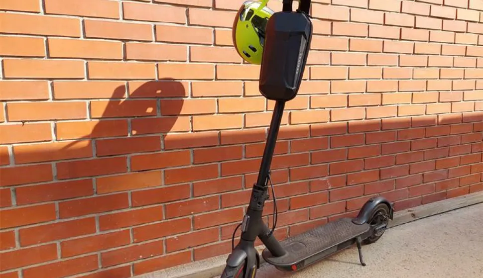 električni romobil, policija, nesreća, ilustracija