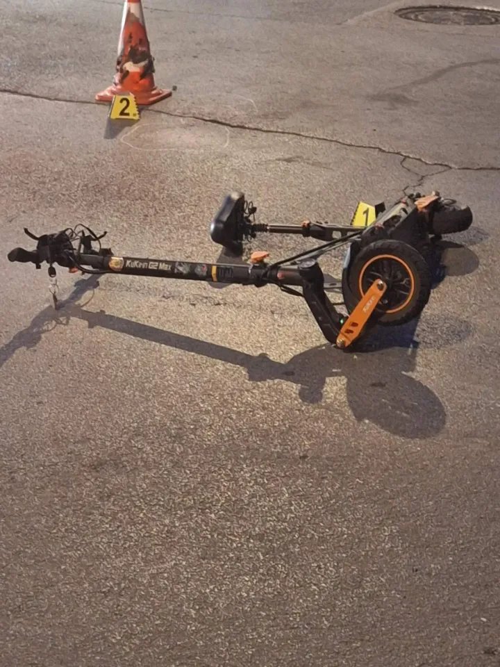 Dječak (14) se zabio električnim romobilom u automobil u osječkoj Retfali