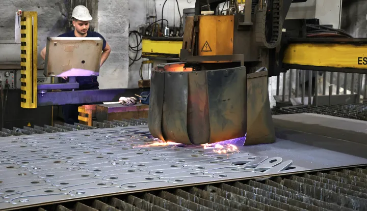 Slavonski Brod, 09. 04. 2024., Djuro Dakovic, slobodnjaci, slobodnjak, industrija, radnici, proizvodna hala, postrojenje za proizvodnju, ilustracijeSNIMIO BRUNO JOBST