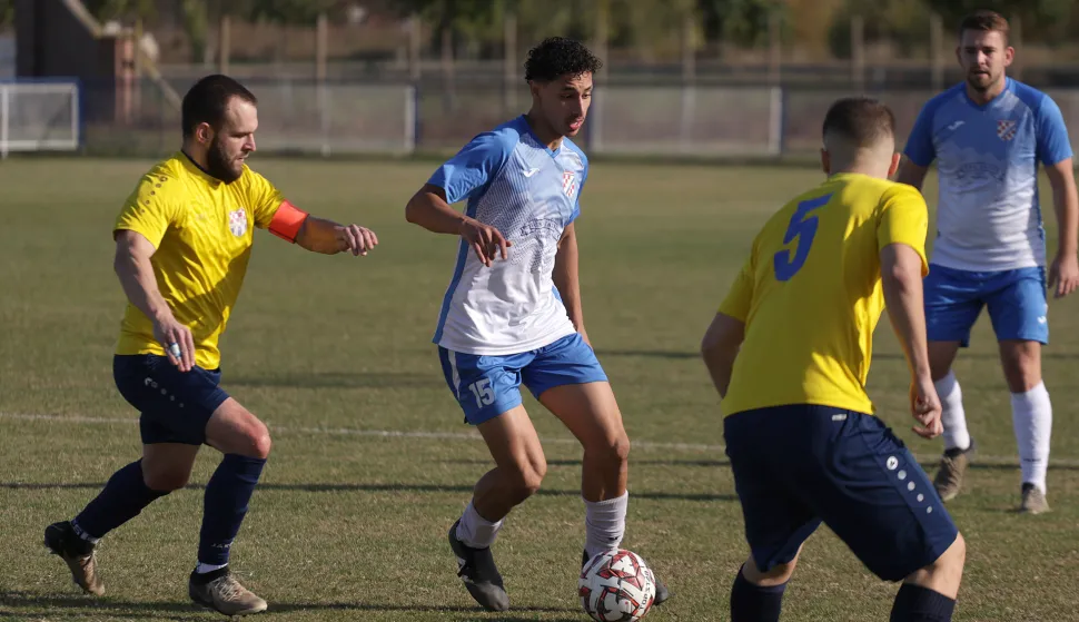 Tenja, 19. 10. 2025., Igralište u Tenji, Slavonac (Tenja) - Mladost Sloga (Draž), Prva ŽNL Osječko-baranjska SNIMIO BRUNO JOBST