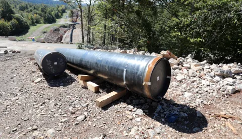30.09.2024., Fuzine - Operator plinskog transportnog sustava Plinacro postavlja cijevi za magistralni plinovod Zlobin - Bosiljevo u duzini 58 km. Radovi kod sela Slavica. Photo: Goran Kovacic/PIXSELL