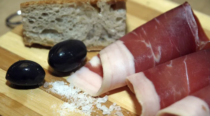 PROIZVODNJA ŠAMPIONSKOG PRŠUTA U DUGOPOLJU