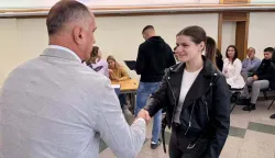 Grad Vinkovci dodijelio 63 stipendije najboljim i socijalno ugroženim učenicima, listopad 2025.