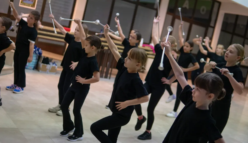 /Foto/ Plesni klub Adastra: Grad na Dravi opet ima mažoretkinje!