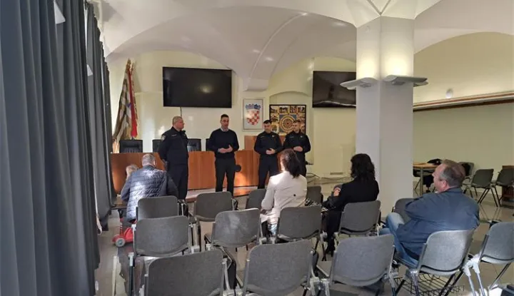 Policijski službenici Policijske uprave vukovarsko-srijemske danas su obilježili 6. Nacionalni dan sigurnosti cestovnog prometa.