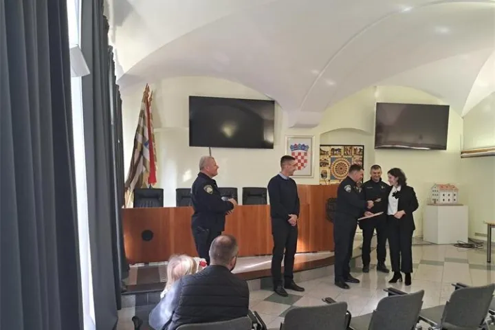 Policijski službenici Policijske uprave vukovarsko-srijemske danas su obilježili 6. Nacionalni dan sigurnosti cestovnog prometa.