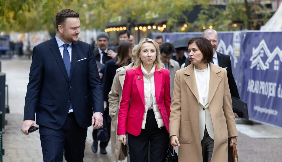 Zagreb, 21.10.2025 - Konferencija "10 godina lokalno, 10 milijardi snažno: ulaganje u održivi rast Hrvatske" u organizaciji Grupe Europske investicijske banke te u partnerstvu s Europskom komisijom i Uredom Europskog parlamenta u Hrvatskoj. Grupa EIB-a organizira konferenciju u povodu desete obljetnice otvaranja svojeg ureda. Na slici ministar financija Marko Primorac, Teresa Czerwinska iz Europske investicijske banke i &Scaron;efica ureda EIB u Hrvatskoj Slađana Ćosić.foto HINA/ Damir SENČAR/ ds