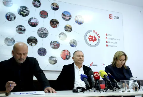 Zagreb, 22.10.2025 - Mladen Novosel, predsjednik Saveza samostalnih sindikata Hrvatske (SSSH), Dražen Jović, predsjednik Nezavisnih hrvatskih sindikata (NHS) i Sanja &Scaron;prem, predsjednica Matice hrvatskih sindikata (MHS) održali su konferenciju za medije s temom "Zakonska minimalna plaća za 2026. godinu treba biti minimalno 1130 eura bruto". foto HINA/ Daniel KASAP/ dk