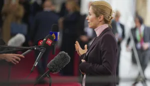 epa12419576 EU High Representative of Foreign Affairs and Security Policy, Kaja Kallas speaks to media as she arrives at Christiansborg Castle in Copenhagen, Denmark, 01 October 2025, for an informal meeting of EU heads of state and government. EPA/THOMAS TRAASDAHL DENMARK OUT