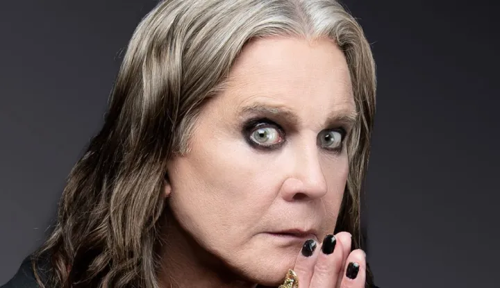 ZAGREB, 23. listopada 2025. (Hina) - Hrvatsko izdanje memoara Ozzyja Osbournea "Posljednje pomazanje" objavljeno je u hrvatskom prijevodu paralelno sa svjetskom premijerom, izvijestio je izdavač knjige, zagrebački Rockmark koji će ovogodišnje izdanje svog kalendara posvetiti upravo tom slavnom glazbeniku.