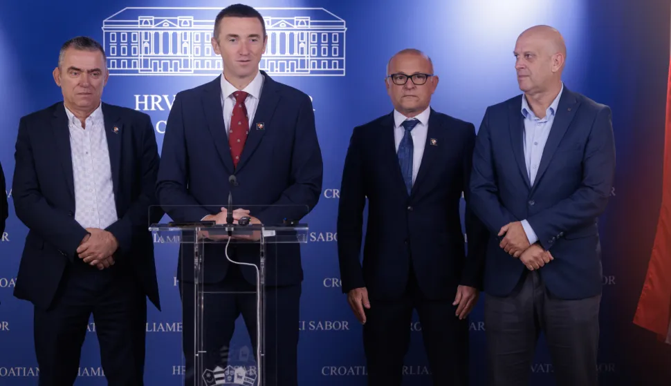 Zagreb, 23.10.2025. - Konferencija za medije Ivana Penava o uklanjanju spomenika Šoškočaninu koji se nalazi u Borovu.Na fotografiji Ivan Penava.foto HINA/ Edvard ŠUŠAK