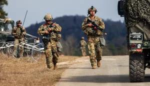 epa11959054 Soldiers of the 12th Combat Aviation Brigade of the US Army attend the Allied Spirit 25 exercise in Hohenfels, Germany, 12 March 2025. Allied Spirit 25 is a recurring exercise taking place at the 7th Army Training Command Joint Multinational Readiness Center and designed to prepare a multinational brigade in support of NATO deterrence initiatives. EPA/HANNIBAL HANSCHKE