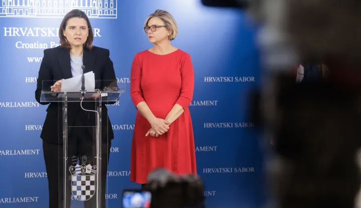 Zagreb, 23.10.2025. - Zastupnice Jelena Miloš i Sandra Benčić održale su konferenciju za medije s temom "Rast minimalne plaće i plaća u Hrvatskoj".Na fotografiji Jelena Miloš, Sandra Benčić.foto HINA/ Edvard ŠUŠAK