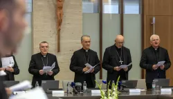 Zagreb, 21.10.2025 - 71. plenarno zasjedanje Sabora Hrvatske biskupske konferencije održano je pod predsjedanjem predsjednika HBK-a zagrebačkog nadbiskupa Dražena Kutleše. Na slici Josip Bozanić, Dražen Kutleša, Giorgio Lingua i Mate Uzinić. Foto Hina/ Dario GRZELJ/ dag