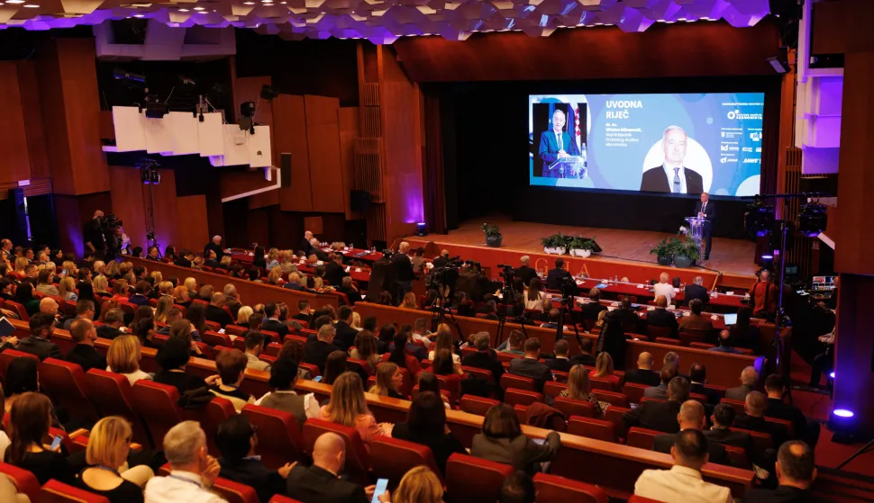 6.11.2024. Opatija - Hrvatsko drustvo ekonomista odrzava 32. tradicionalno savjetovanje o ekonomskoj politici: Ekonomska politika Hrvatske u 2025., ove godine o temama - makroekonomska politika u 2025., energetska buducnost Hrvatske u 2050., kruzna ekonomija i demografija, radna snaga. Photo: Nel Pavletic/PIXSELL