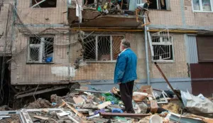 HarkIv, 10.4.2022.- Svakodnevni ћivot u naseljima Severnaja Saltivka i Pavlove Pole u harkivu. foto HINA/ PAP/ Mykola Kalyeniak/ ua