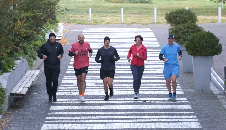 Osijek, 25. 10. 2025., hotel Osijek, trčanje, rekreacija, sudionici kongresa oralne kirurgije, Ivana, Hrvoje, Josip, Karlo, Andrija SNIMIO BRUNO JOBST