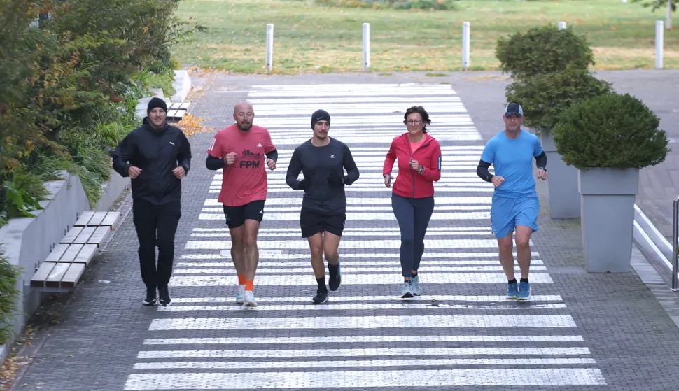 Osijek, 25. 10. 2025., hotel Osijek, trčanje, rekreacija, sudionici kongresa oralne kirurgije, Ivana, Hrvoje, Josip, Karlo, Andrija SNIMIO BRUNO JOBST