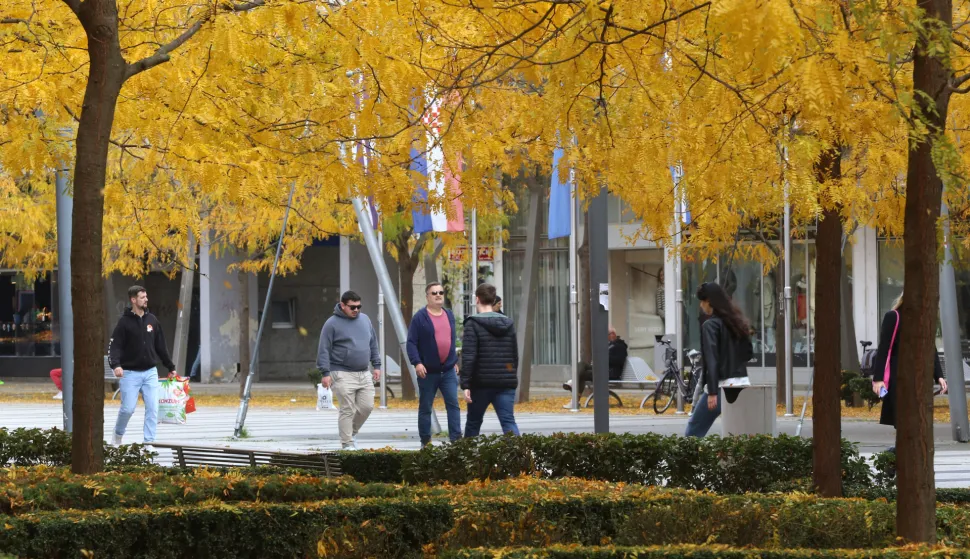 Osijek, 23 10. 2025, Jesen u centru grada, Trg Slobode, slobodnjak.snimio GOJKO MITIĆ