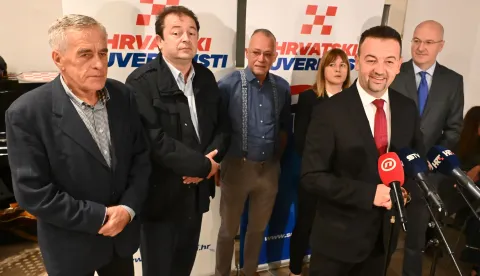 Vukovar, 25.10.2025. - Izborni sabor Hrvatskih suverenista odr?an je u Kongresnoj dvorani Rodne ku?e Lavoslava Ru?i?ke. Na fotografiji Marijan Pavli?ek. foto HINA/ Gordan Pani?/ gp