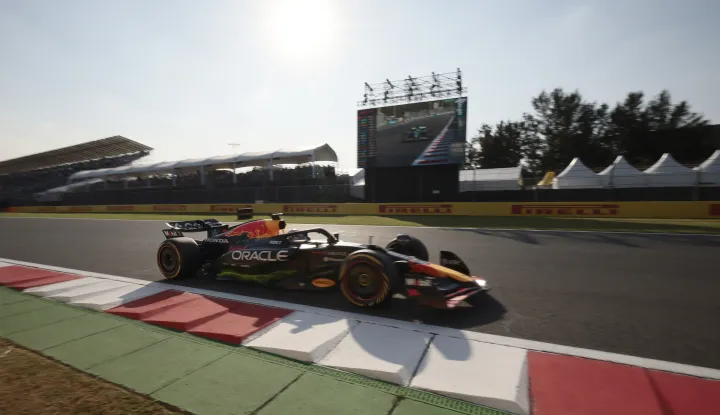 epa12480332 Dutch Max Verstappen of Red Bull Racing takes part in the first practice session for the Formula One Mexican Grand Prix at the Autodromo Hermanos Rodriguez in Mexico City, Mexico, 24 October 2025. EPA/Jos? M?ndez