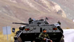 epa01157117 Turkish soldier secure the area at Yuksekova mountainous region near Iraq border in Hakkari, Turkey on 26 October 2007. Iraq agreed to help Turkey deal with terrorism by Kurdish rebels, Iraqi Foreign Minister Hoshyar Zebari said. The Iraqi government also announced the closure of offices of the PKK in Iraq. EPA/STR TURKEY OUT