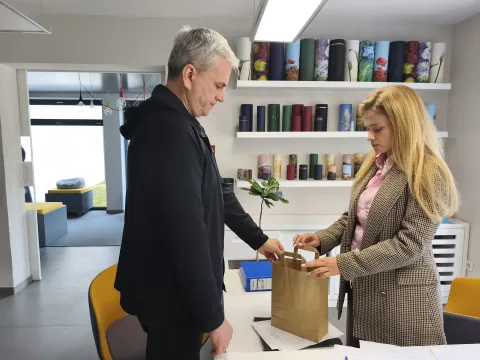 Počivalište kućnih ljubimaca Spomengaj, Petar Mandić preuzima urnu svog Uga