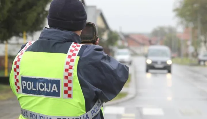 TVRĐAVICA, 19. 04. 2017, PROMETNA POLICIJA. AKCIJA PROMETNE POLICIJE, MJERENJE BRZINE. RADARI.snimio GOJKO MITIĆ