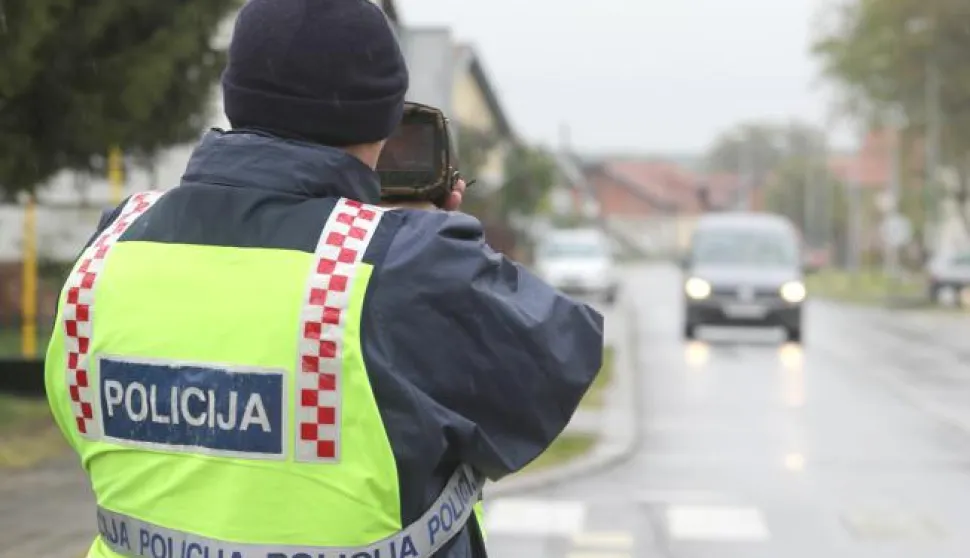 TVRĐAVICA, 19. 04. 2017, PROMETNA POLICIJA. AKCIJA PROMETNE POLICIJE, MJERENJE BRZINE. RADARI.snimio GOJKO MITIĆ
