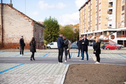 Osijek, 27. 10. 2025., Obilazak parkinga Gornjodravska obala 91parking; gornjodravska obala; obilazak; parkiralište; parkiranje; Ivan Radić; gradonačelnik; Igor Pandžić; unikom